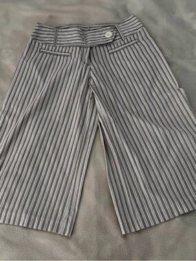 No Boundaries Wide Leg White Capri Pants with Brown Pinstripes